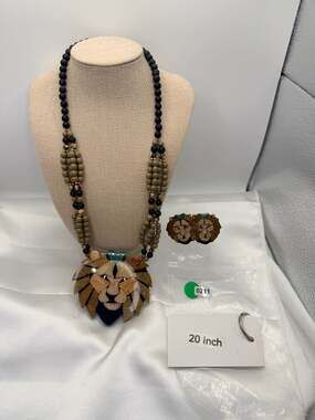 Lee Sands Lion Necklace Earrings Set 20 Inch